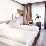 Hotel Radisson Center 3*